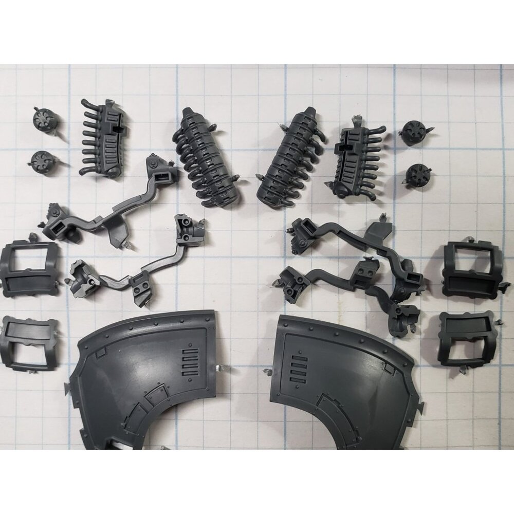 30K Space Marine Bits Saturnine Dreadnought Shield Generator Pauldrons B36 - Picture 8 of 10